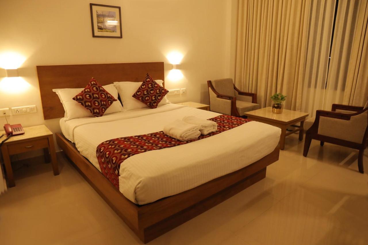 Hotel Kabani International Muvattupuzha Exterior photo